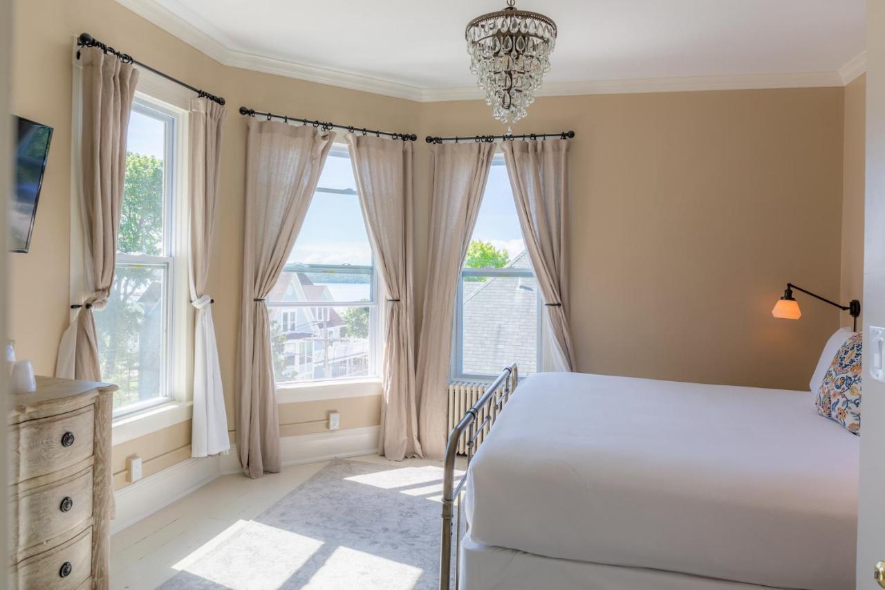 Pine Cottage Bed & Breakfast Mackinac Island Exterior photo